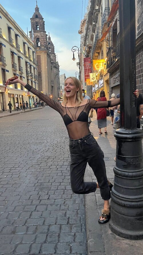 samara weaving 1582916