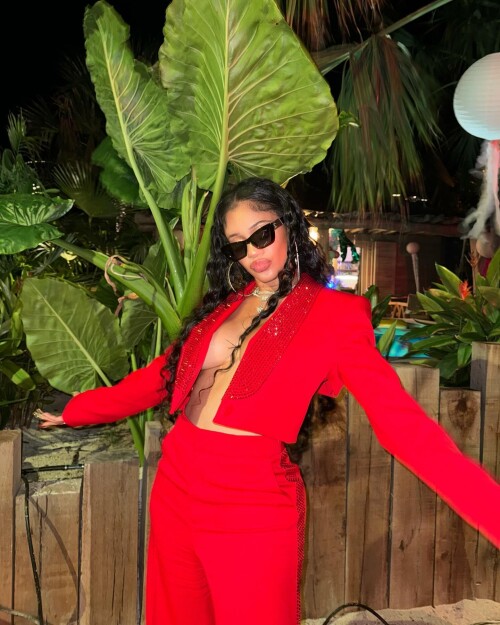 saweetie 20240101 p 3270823772901984109 3 32708237663169636637b6065f9bf947149