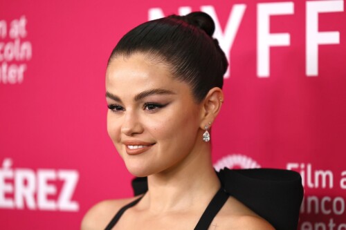 selena 11c450922e75e8faa9