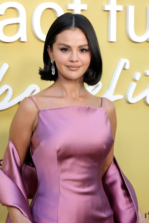 selena 11d412c25573bca41c