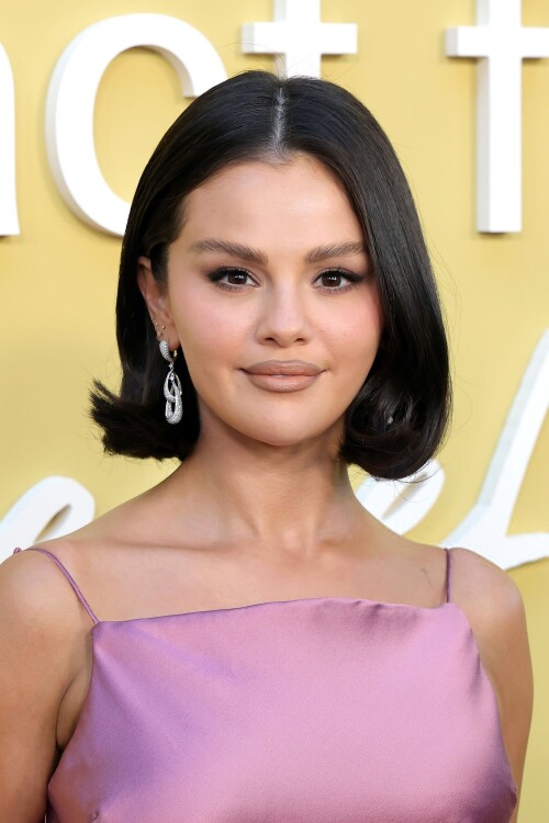 selena 14481bf580a0923ece