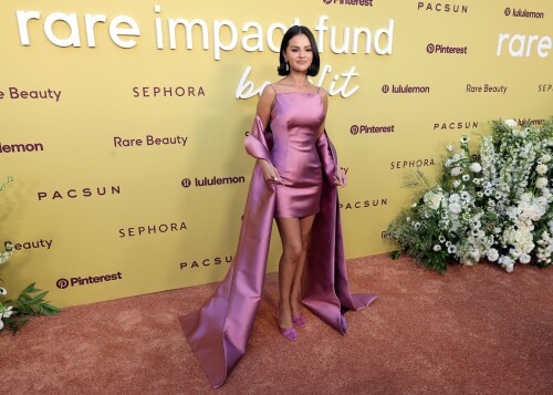 selena 2021b71045d915f0bd