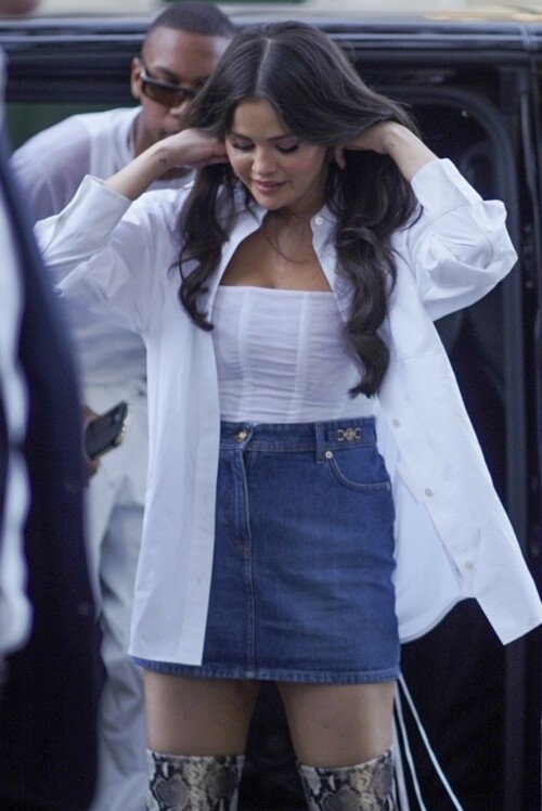 selena 2c98ebad8a7b20224