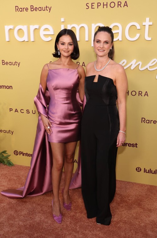 selena 37c0e81937f8451b72