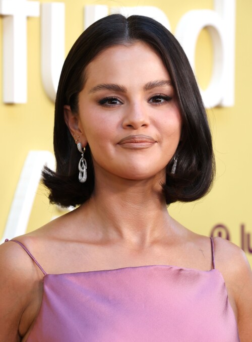 selena-402067013d7456527f