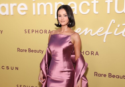 selena 40ebf7d8f1abc60346