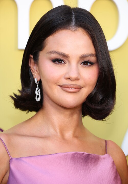 selena-46d5777178010ce3c3