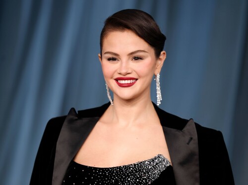 selena 850aebeae3efe5960