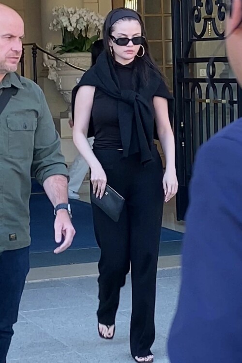 selena gomez leaves the ritz hotel in paris 05 31 2023 276592de75243683d