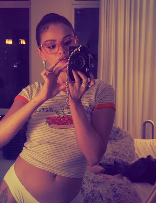 selenagomez photo DOblMuTEaQ4 178b93469ed2b24eb
