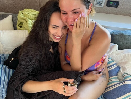 selenagomez 1703907785835910d48fe6d423b37565