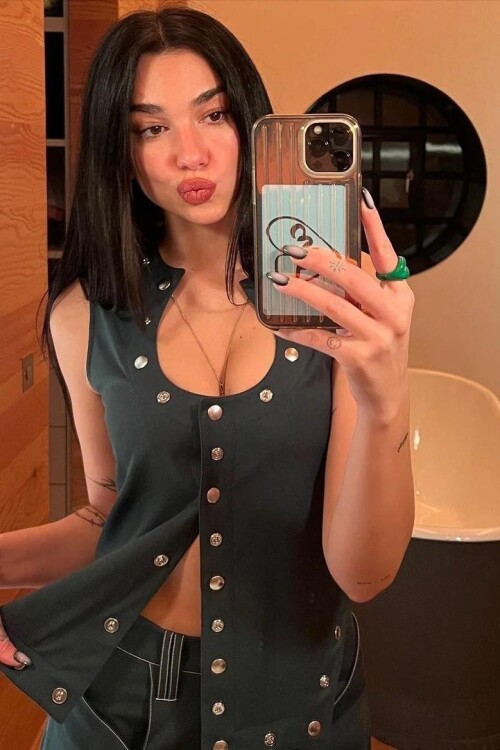 selfi 49670c2b027848af0