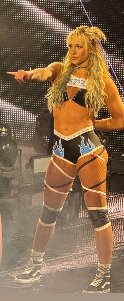 selfieswithschellhasess2025 3 5 5.31.857 story2b25a21e33f6995f