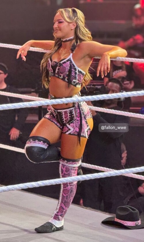 selfieswithschellhasess2025 8 27 6.18.440 storyde478dc63f4d974c