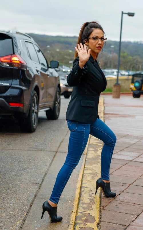 sexy lauren boebert v0 n4gjfp0n67ec1d143d9e239fc4f36