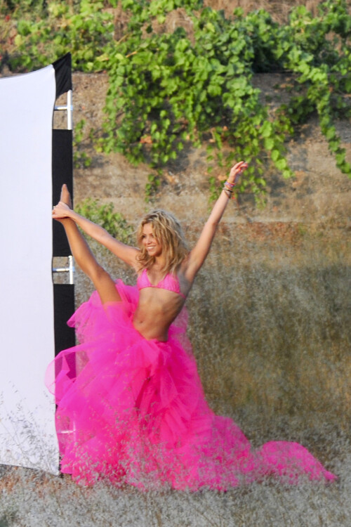 shakira 0441aaed52edeedc022