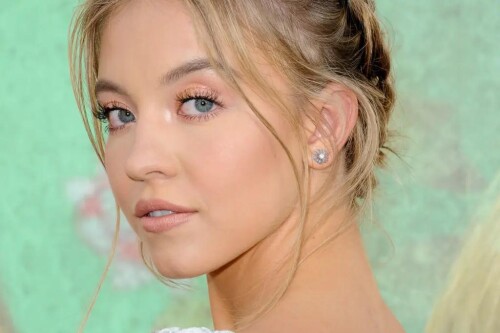 sharp objects sydney sweeney0a03b8078f9745d7