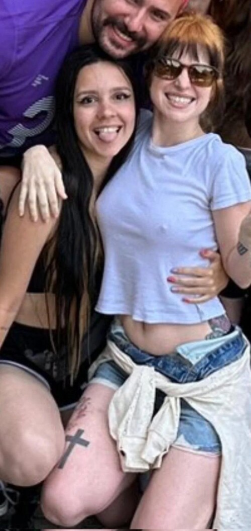 shes grabbing her sooo tight v0 ihojeo4adzne10fed0f85396a4b61