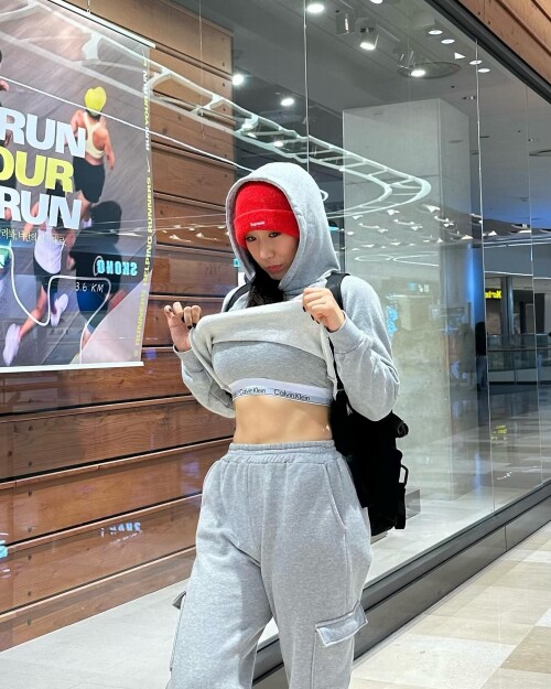 shinyoojeong CzV4dmdPgRa 11ab66bec5a2e7f22