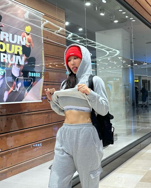 shinyoojeong CzV4dmdPgRa 28be5272d6b30b944