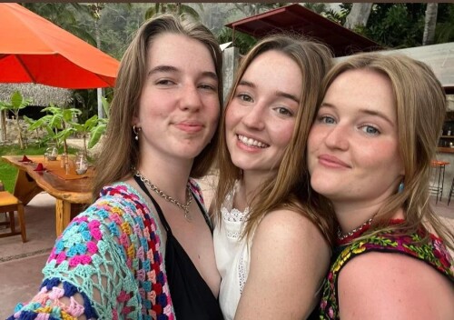 sister trip v0 a0fzg8jq9v9d1f861ddd883d5f702