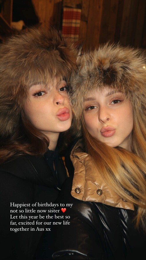 sisters5999bae338b1fa1b