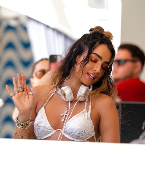 sommerray 17155867632557dffdea377cd6b0d