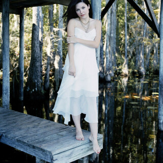 sophia-bush_0050085da4456eb780ff