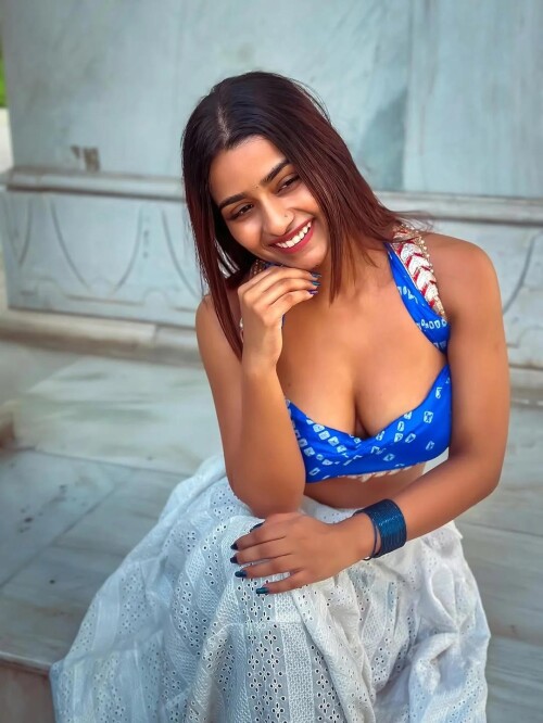 suhu khan juicy jugs v0 c3ej21ivnnrf187d6f2acba30090b