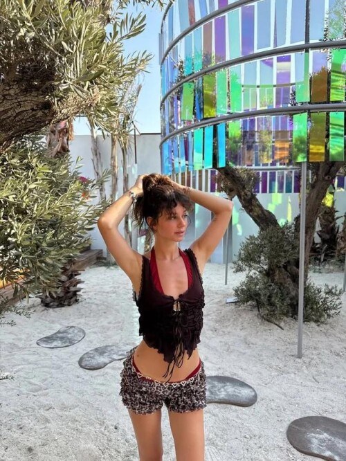 sumru ozden v0 pgk1v4w6yuef18526f0a7223f0fc7