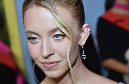sydney sweeney 4096x2668 v0 0eppt83fhtmd19bd787e6cd1948b6