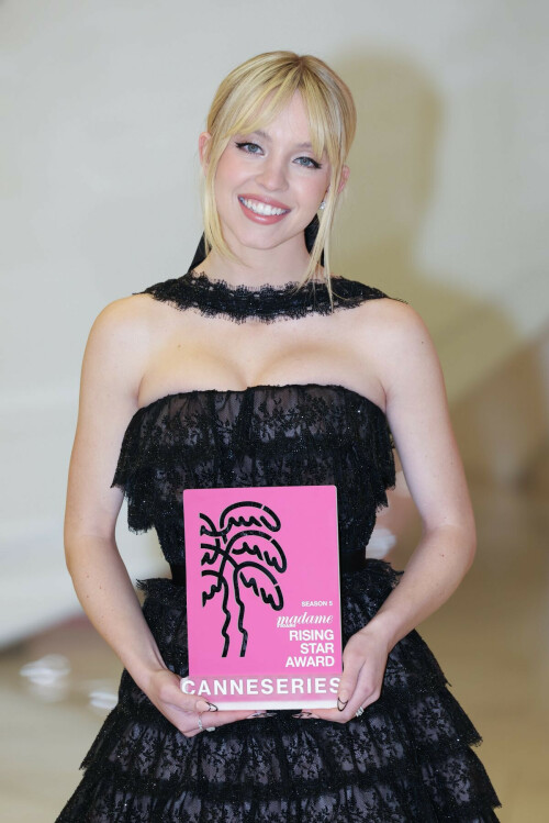 sydney sweeney at opening ceremony of 5th canneseries festival in cannes 04 01 2022 6 jpg
