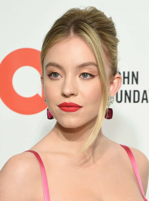 sydney-sweeney-elton-john-aids-foundation-oscar-2020-viewing-party-5_jpg.jpeg