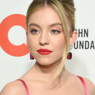 sydney-sweeney-elton-john-aids-foundation-oscar-2020-viewing-party-5_jpg