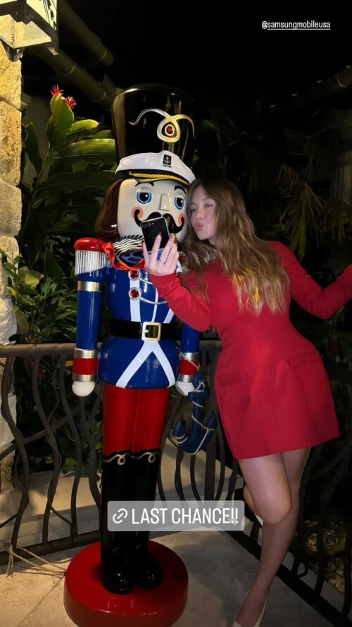 sydney sweeney 20241217 152225 111739428428d818b5ecb79c73