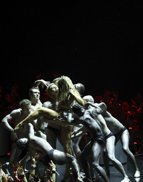 tate 9895102bd40167355c