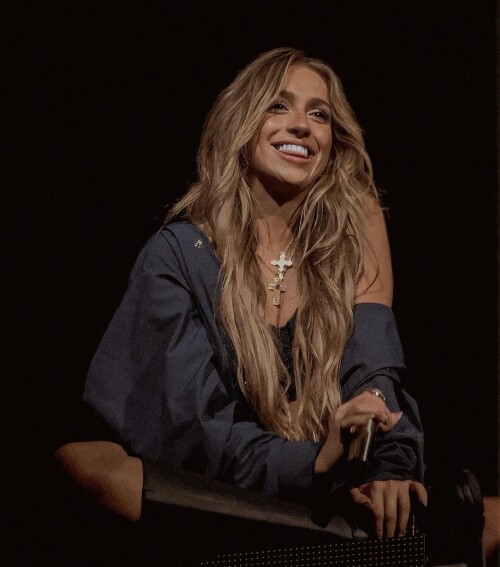 tatemcrae 25 04 2024 00019862e85970a5c3c9