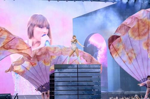 taylor 6256c567926aad4b42