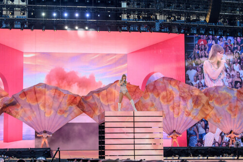 taylor 67bfedc9c3aac017e6