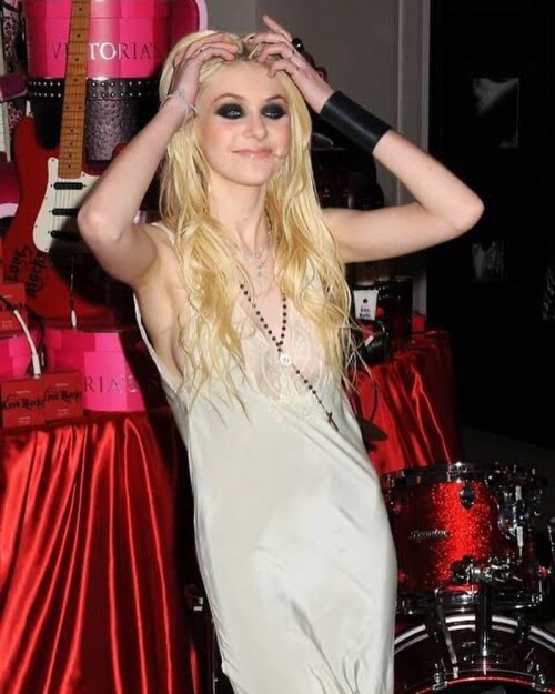 taylormomsen taylormomsen 1c45ee6f75fb74816