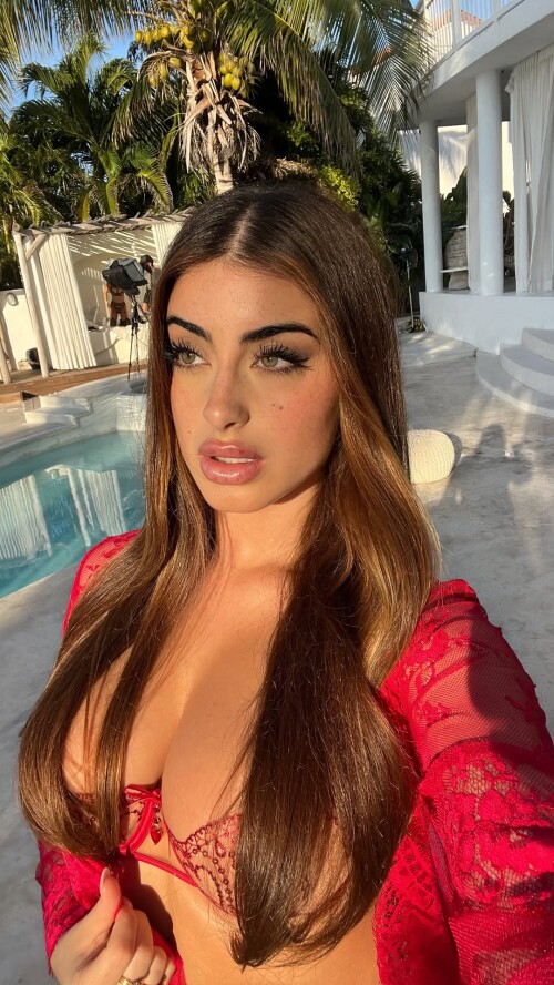 thais2dfd2b1f9ae31591d