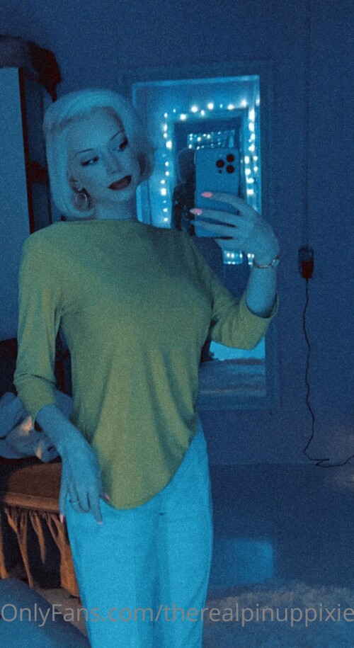 therealpinuppixie 000347985a8b5a612a912