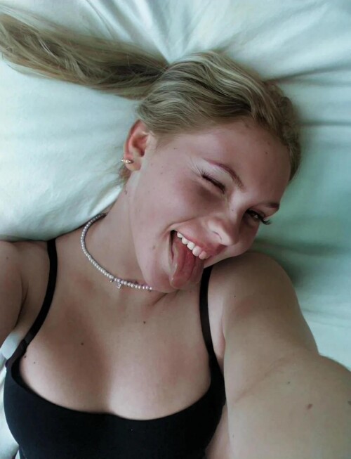 tongue fun v0 4mlsgmvwjamd190e0c4bb86bfb5a7