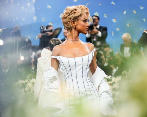 tyla-55644e59a2664d617