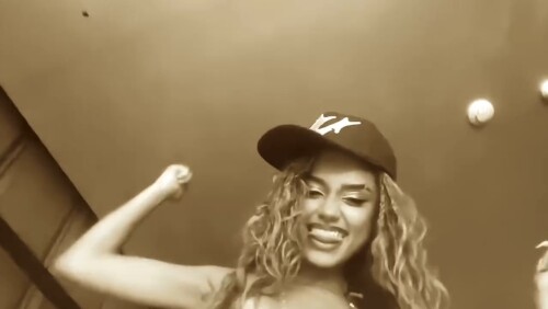 tyla 3474427390845677075.mp4 snapshot 00.54.319ca6ca2da357c977e