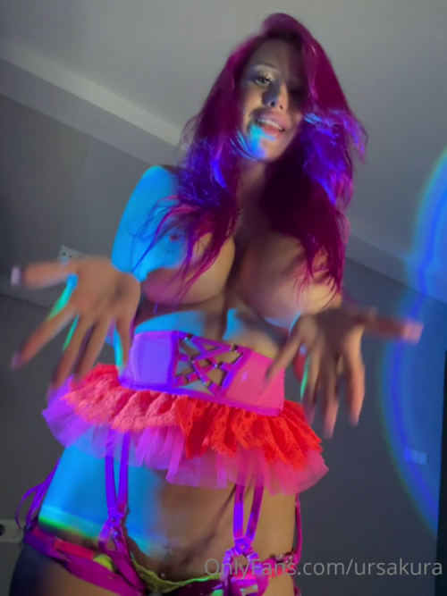 ursakura-red-3d785c84333f88428