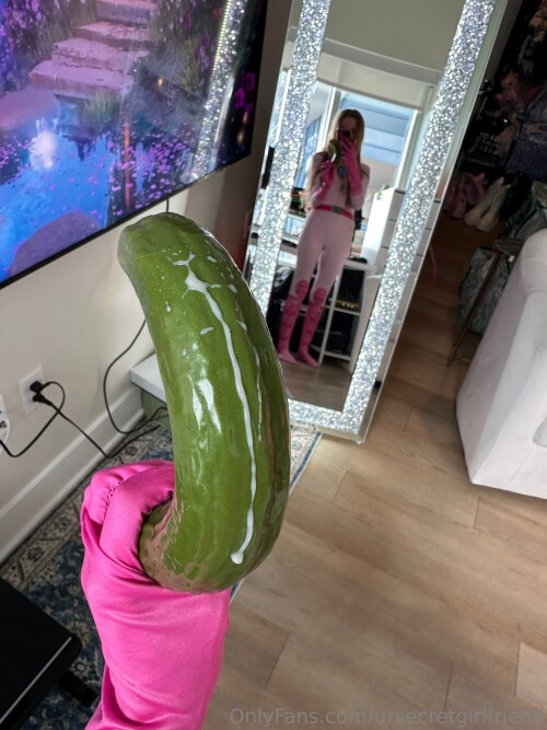 ursecretgirlfriend DM2ca89e9cd3e95aa2d