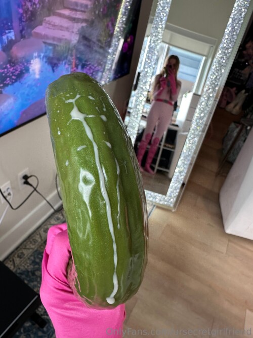 ursecretgirlfriend DM3ba47c2475b7ce49b