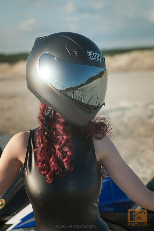 vandych helly suit05