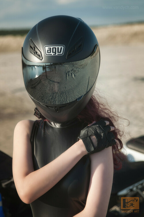 vandych helly suit06